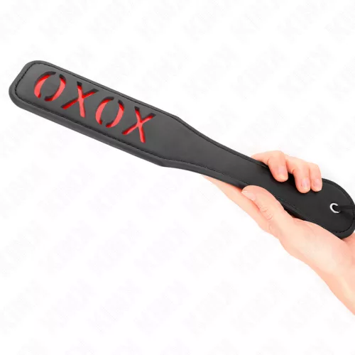 KINK – XOXO mintás paskoló, lekerekített sarkokkal, 32 × 6 cm