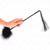 KINK – Szilikon ostor tollas csiklandozóval, 47 cm, fekete