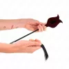 KINK - Rózsa alakú szilikon rojtos ostor, 45 cm