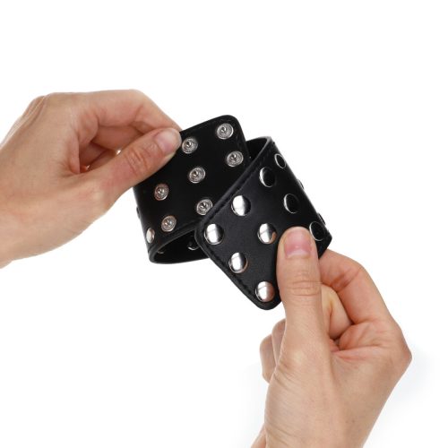 KINK – Szegecselt, patentos csuklóbilincs, fekete, állítható