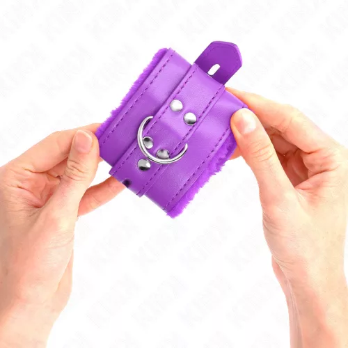 KINK – Szőrmével bélelt, állítható csuklóbilincs, 17–29 × 6 cm, nagy fém csattal, lila